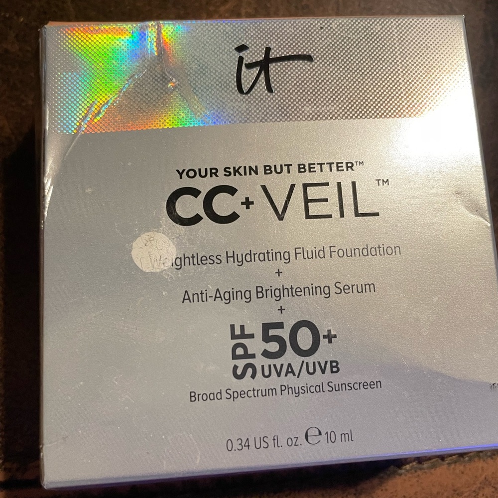 New IT COSMETIC tan compact